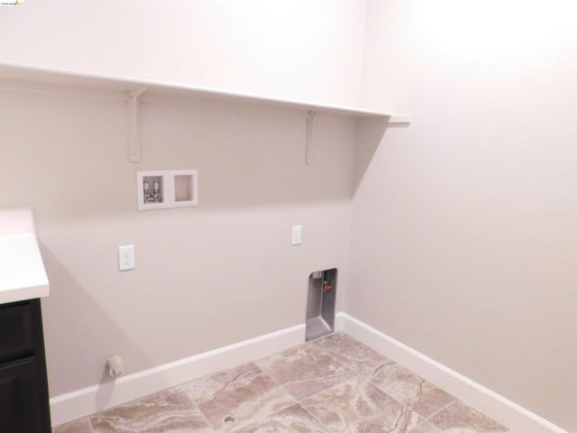 1090 Lavender St, Manteca, CA 95337