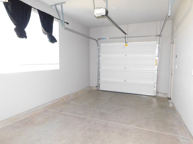 1090 Lavender St, Manteca, CA 95337