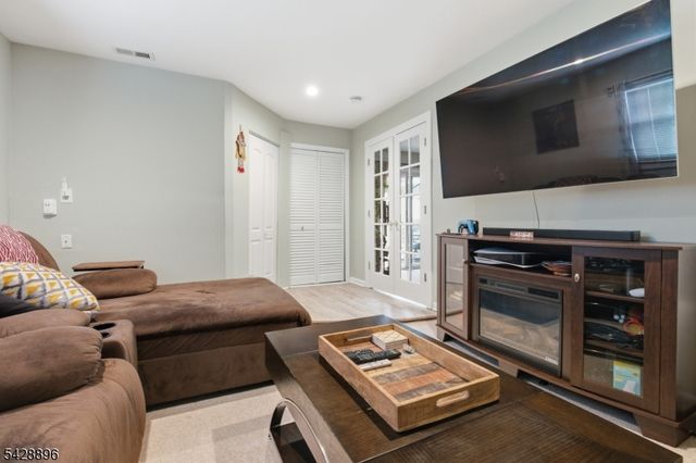 60 Fordham Dr, Aberdeen Twp., NJ 07747