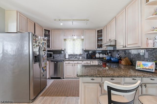 60 Fordham Dr, Aberdeen Twp., NJ 07747