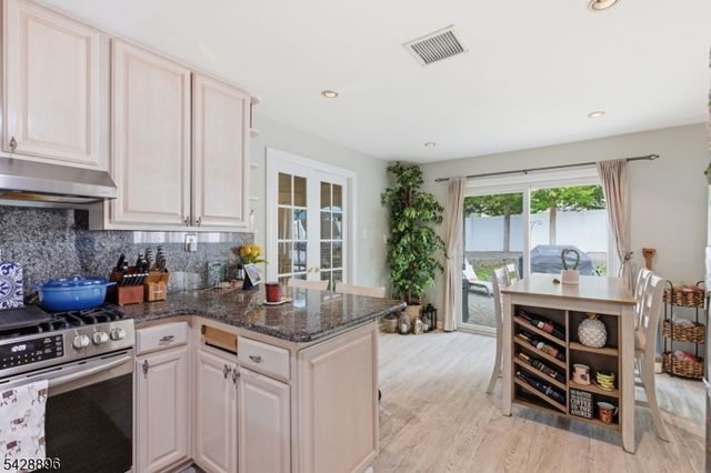 60 Fordham Dr, Aberdeen Twp., NJ 07747