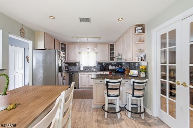 60 Fordham Dr, Aberdeen Twp., NJ 07747
