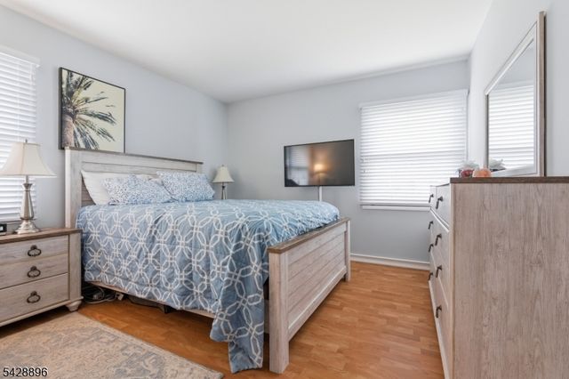 60 Fordham Dr, Aberdeen Twp., NJ 07747
