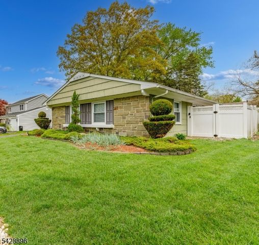 60 Fordham Dr, Aberdeen Twp., NJ 07747