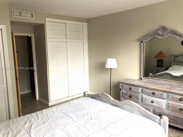 1408 Brickell Bay Dr 404, Miami, FL 33131