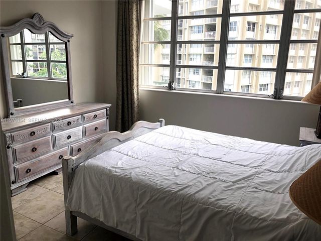 1408 Brickell Bay Dr 404, Miami, FL 33131