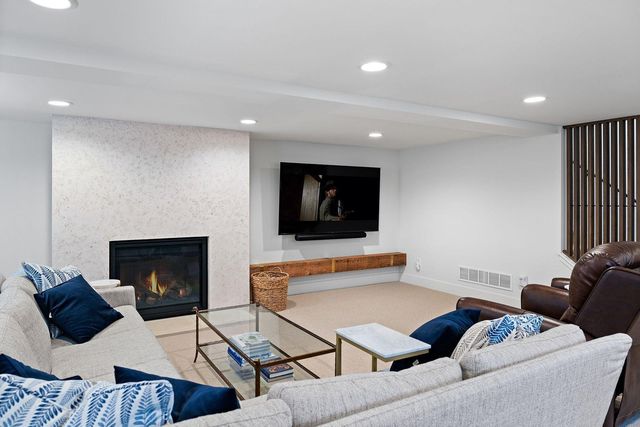 5029 W 56th Street, Edina, MN 55436