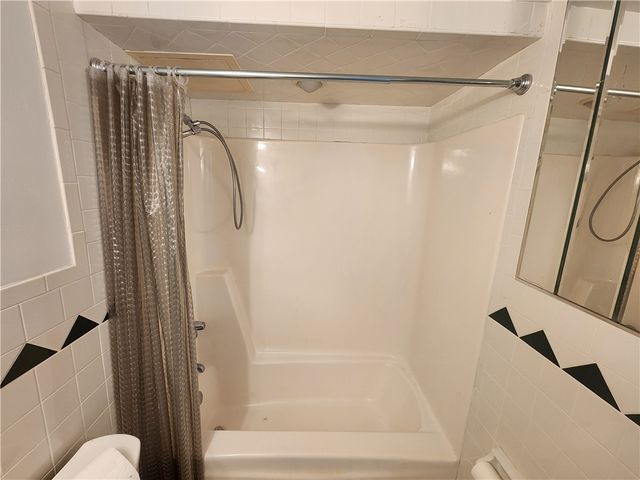 7 Hiland Valley Drive 705, Ross Twp, PA 15229