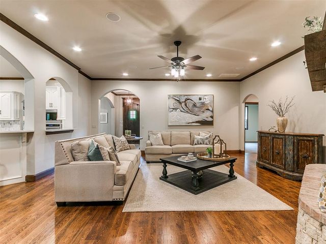 1615 Manchester Avenue, Edmond, OK 73034