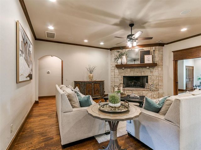 1615 Manchester Avenue, Edmond, OK 73034