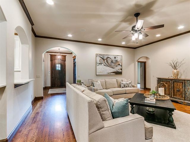 1615 Manchester Avenue, Edmond, OK 73034