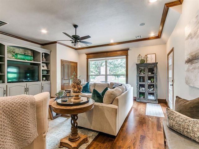 1615 Manchester Avenue, Edmond, OK 73034