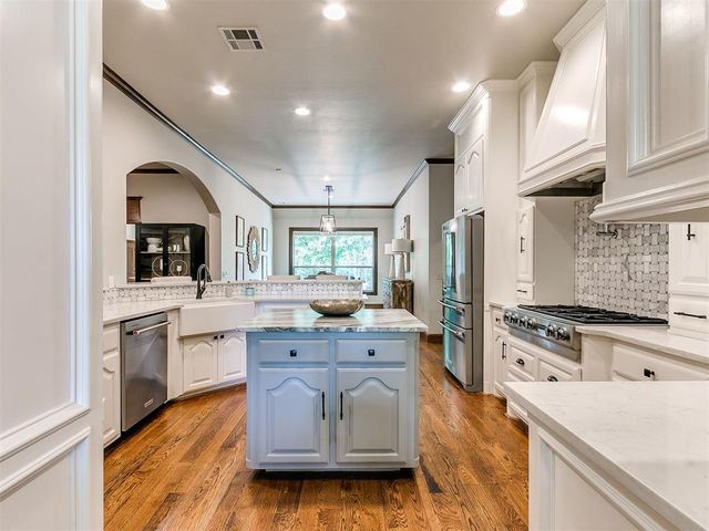 1615 Manchester Avenue, Edmond, OK 73034