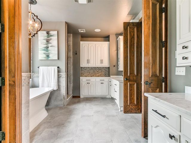 1615 Manchester Avenue, Edmond, OK 73034