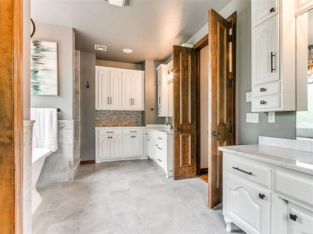 1615 Manchester Avenue, Edmond, OK 73034