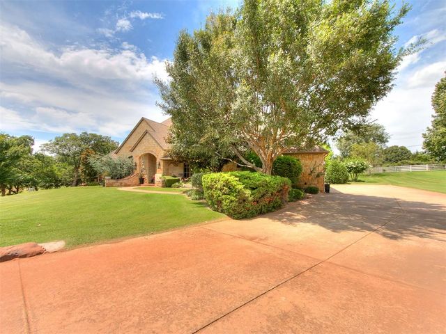 1615 Manchester Avenue, Edmond, OK 73034