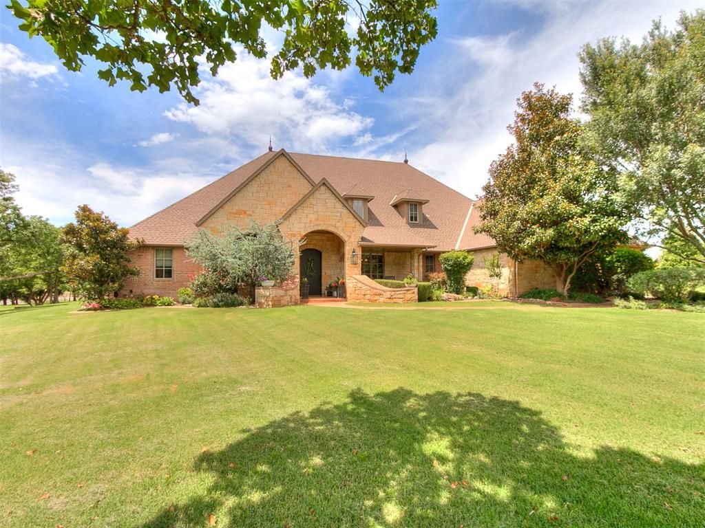 1615 Manchester Avenue, Edmond, OK 73034