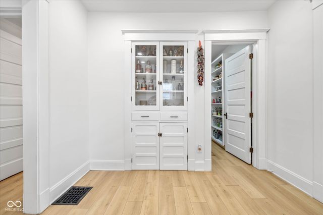 935 N Tacoma Avenue, Indianapolis, IN 46201