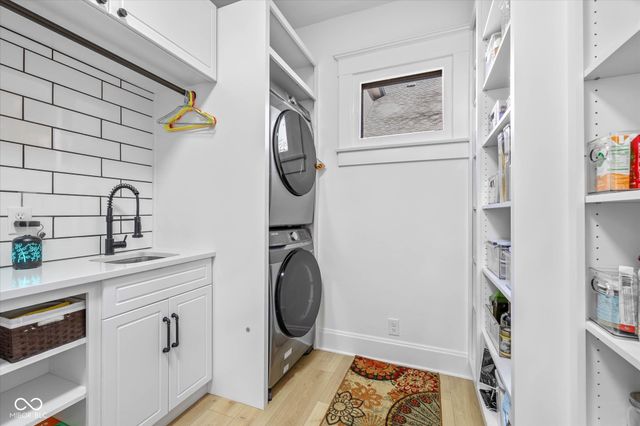 935 N Tacoma Avenue, Indianapolis, IN 46201