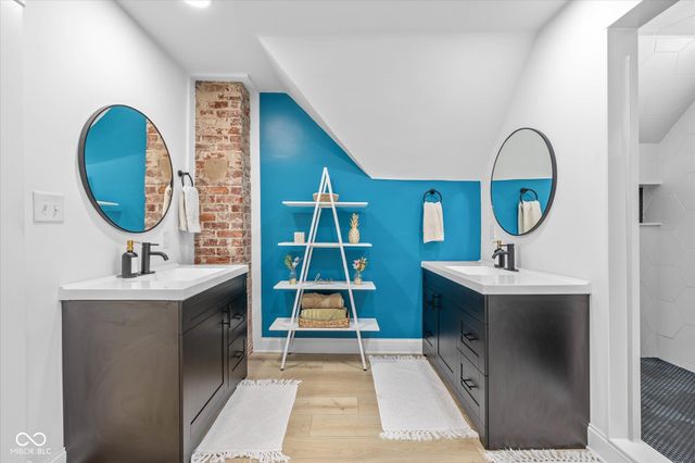 935 N Tacoma Avenue, Indianapolis, IN 46201