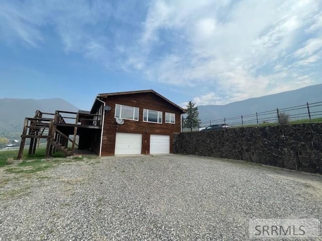 Image 4 of property listing at 14 Elk Ridge Lane, North Fork, ID 83466