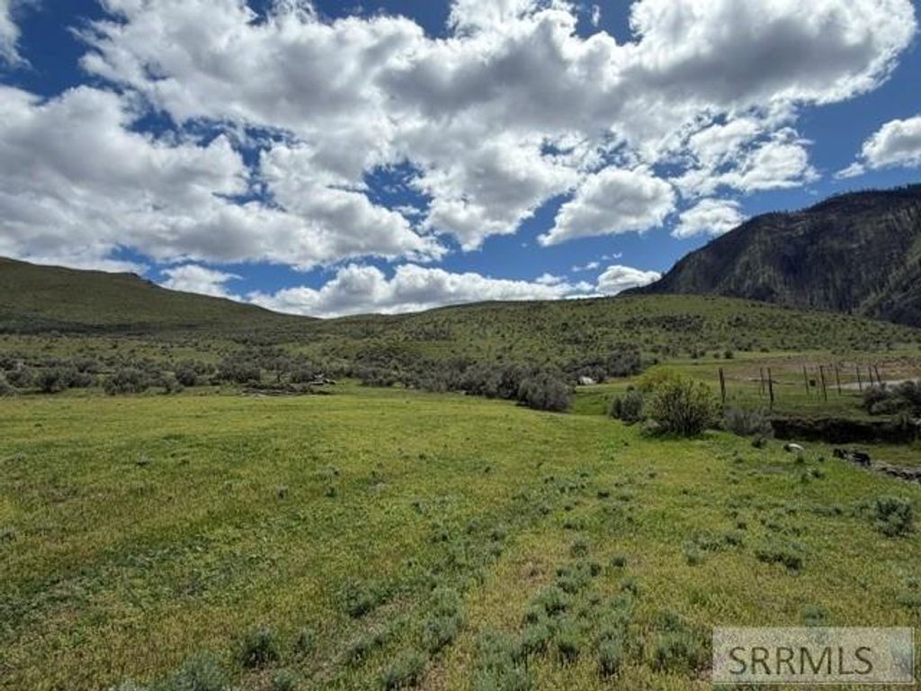 Image 8 of property listing at 14 Elk Ridge Lane, North Fork, ID 83466