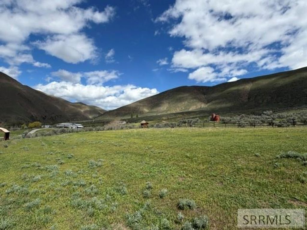 Image 9 of property listing at 14 Elk Ridge Lane, North Fork, ID 83466