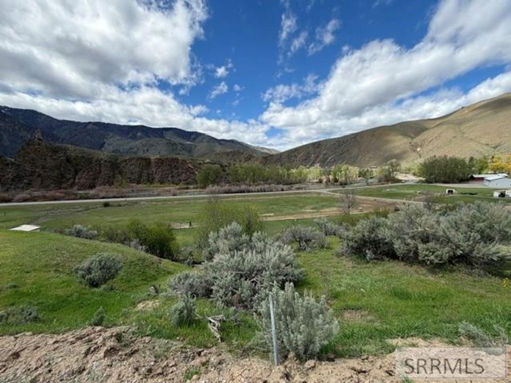 Image 10 of property listing at 14 Elk Ridge Lane, North Fork, ID 83466