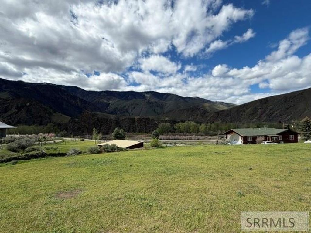 Image 11 of property listing at 14 Elk Ridge Lane, North Fork, ID 83466