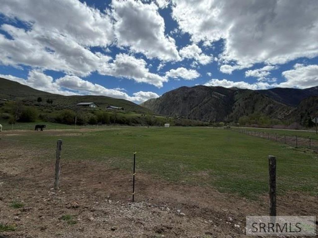 Image 14 of property listing at 14 Elk Ridge Lane, North Fork, ID 83466