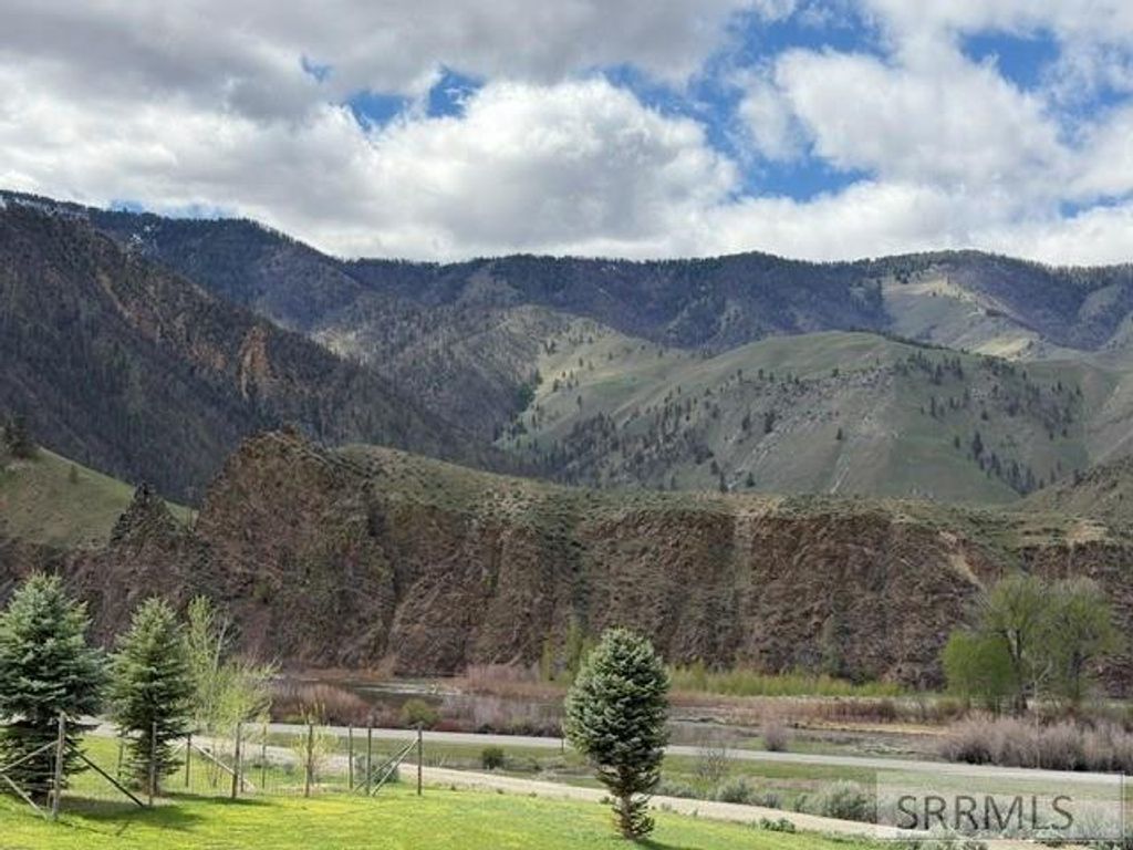 Image 16 of property listing at 14 Elk Ridge Lane, North Fork, ID 83466