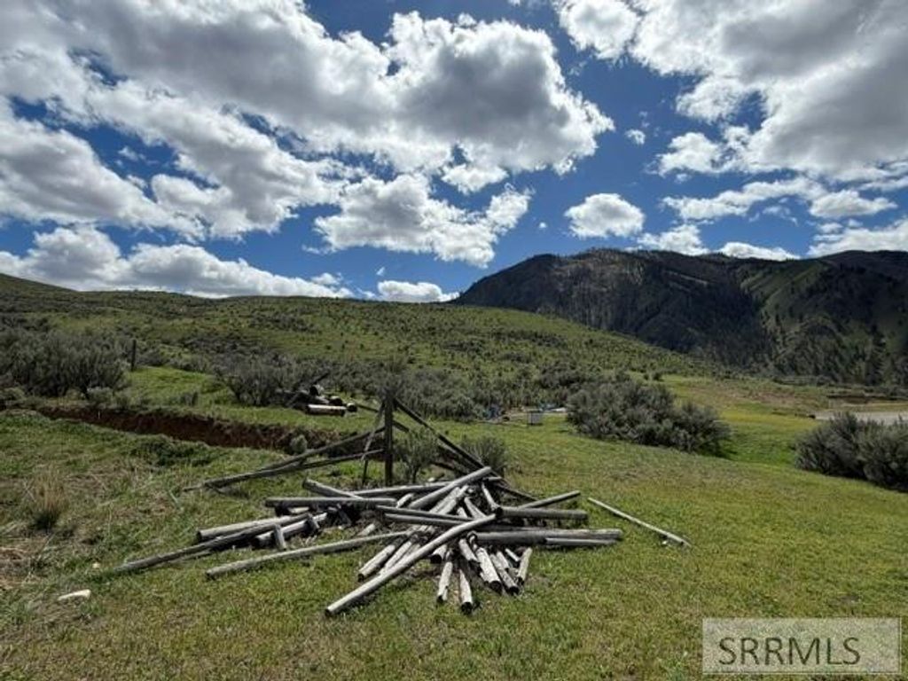 Image 19 of property listing at 14 Elk Ridge Lane, North Fork, ID 83466