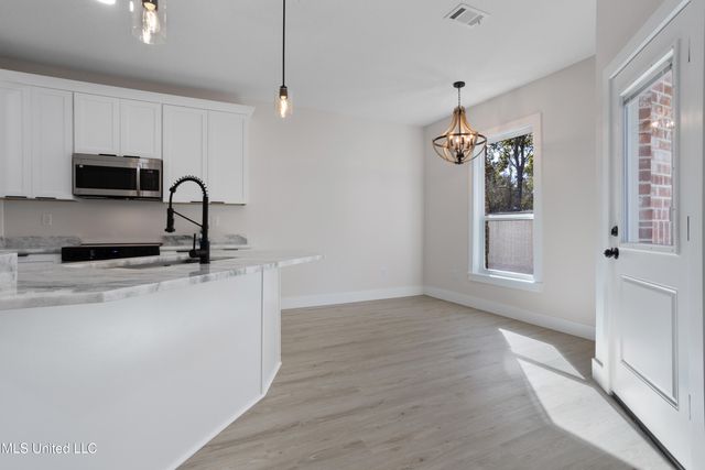 1781 Granhurst Drive, Gautier, MS 39553