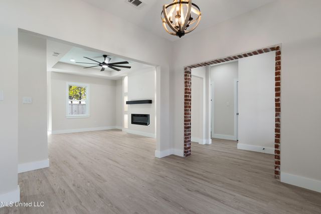 1781 Granhurst Drive, Gautier, MS 39553