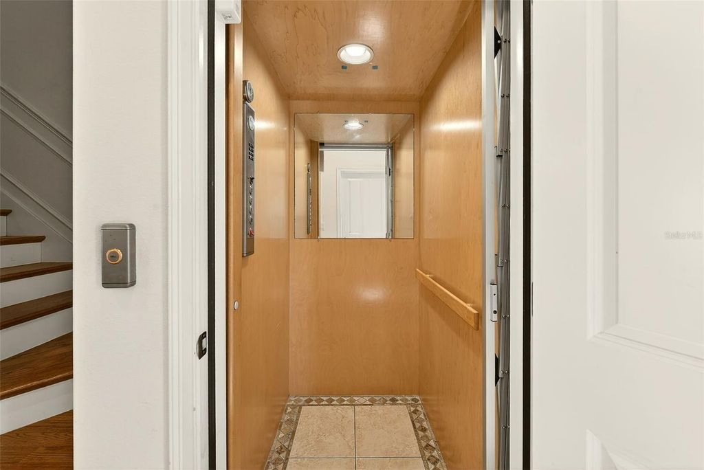 Image 8 of property listing at 6518 SAND SHORE LANE, New Port Richey, FL 34652