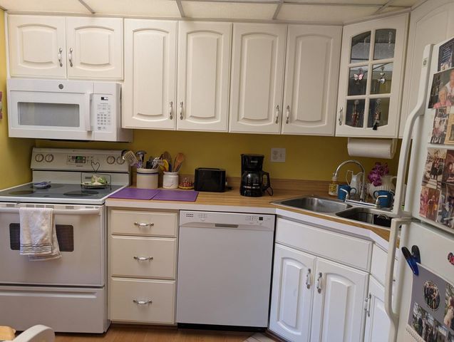 1424 Woodbridge Road 2H, Joliet, IL 60436