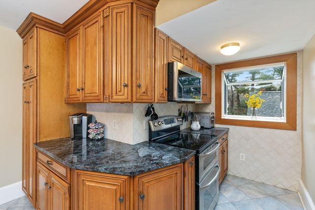 171 Lowell St, Peabody, MA 01960