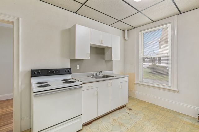 171 Lowell St, Peabody, MA 01960