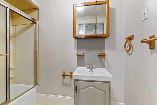 171 Lowell St, Peabody, MA 01960