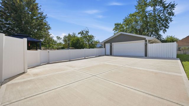25712 S Mccorkle Avenue, Monee, IL 60449