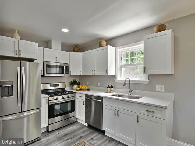 19 PELCZAR AVE, Baltimore, MD 21221