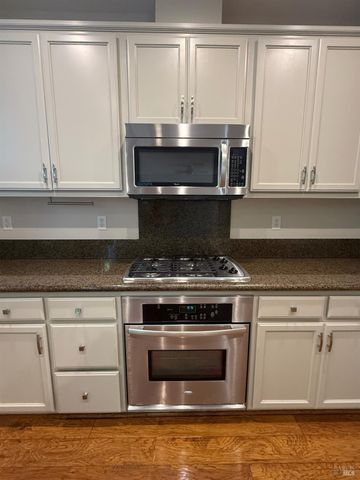 130 Refosco Ct, Vacaville, CA 95687