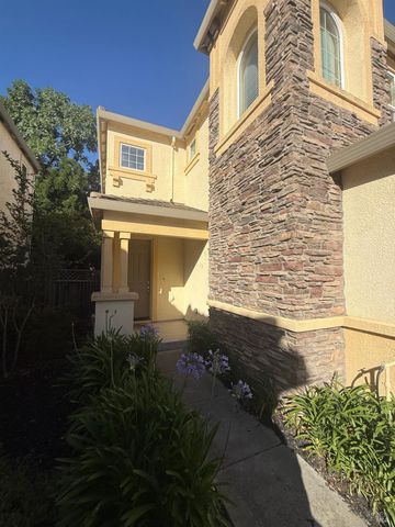 130 Refosco Ct, Vacaville, CA 95687