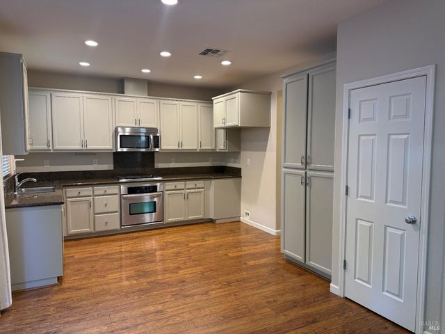 130 Refosco Ct, Vacaville, CA 95687