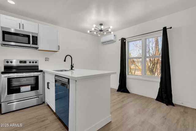 325 N 17TH Drive, Phoenix, AZ 85007