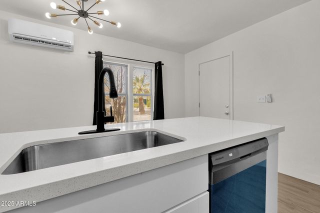 325 N 17TH Drive, Phoenix, AZ 85007