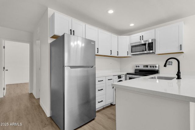 325 N 17TH Drive, Phoenix, AZ 85007