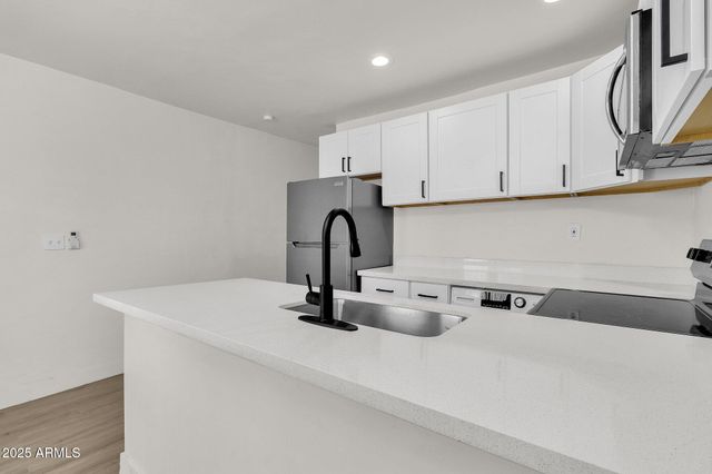 325 N 17TH Drive, Phoenix, AZ 85007