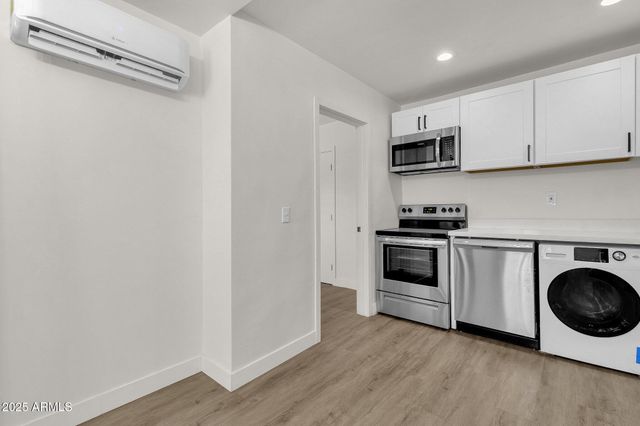 325 N 17TH Drive, Phoenix, AZ 85007
