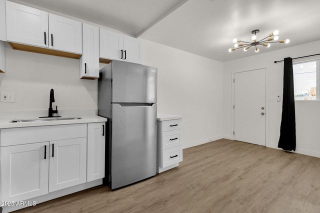 325 N 17TH Drive, Phoenix, AZ 85007